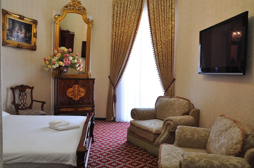 Queen Valery Hotel Одесса Экстерьер фото