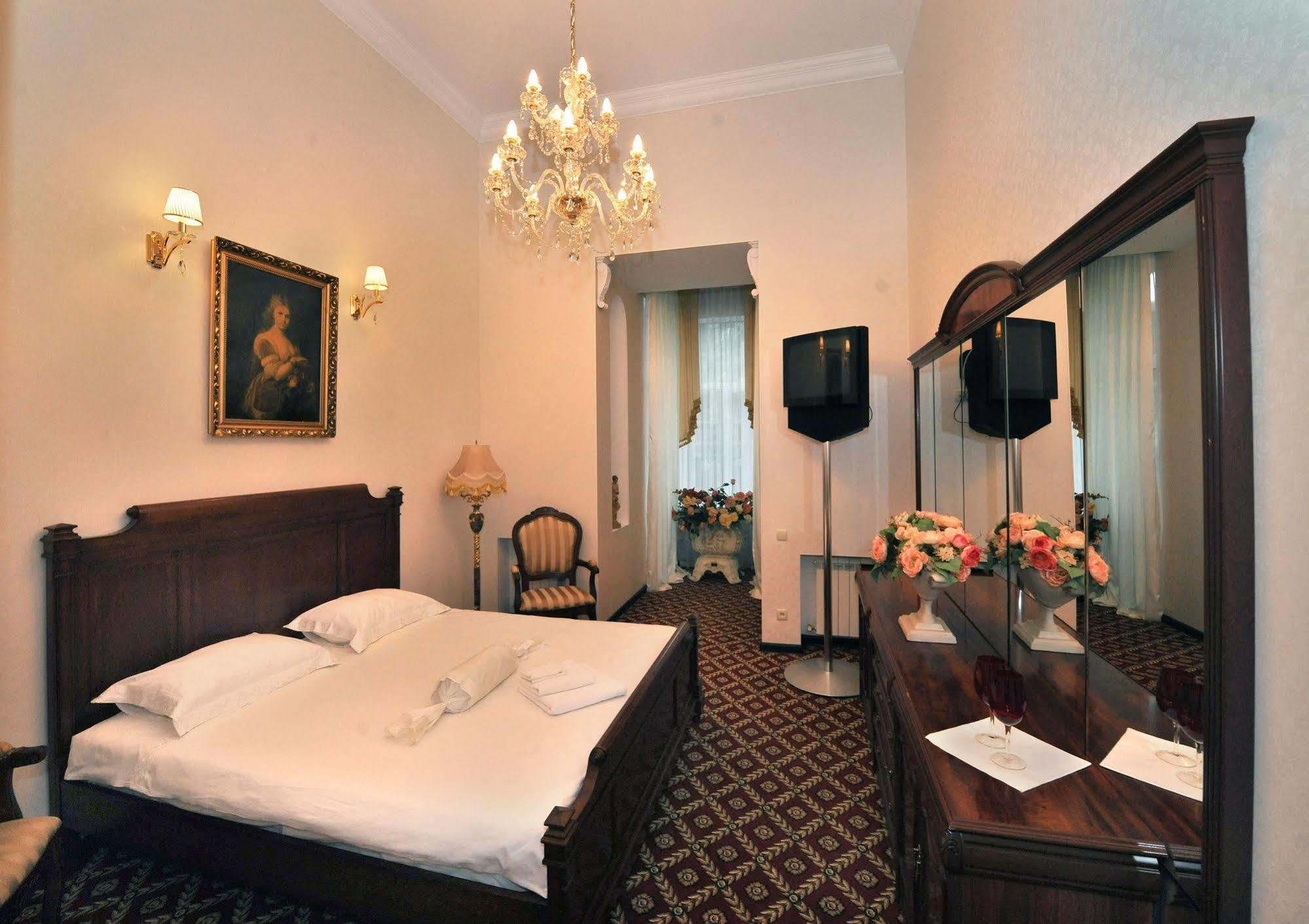 Queen Valery Hotel Одесса Экстерьер фото