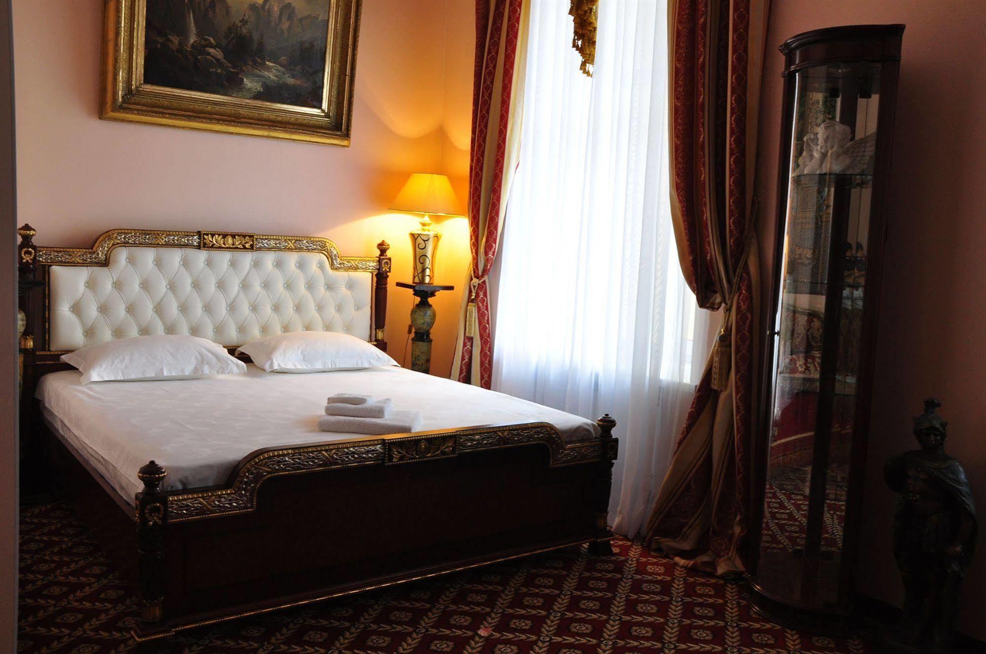Queen Valery Hotel Одесса Экстерьер фото