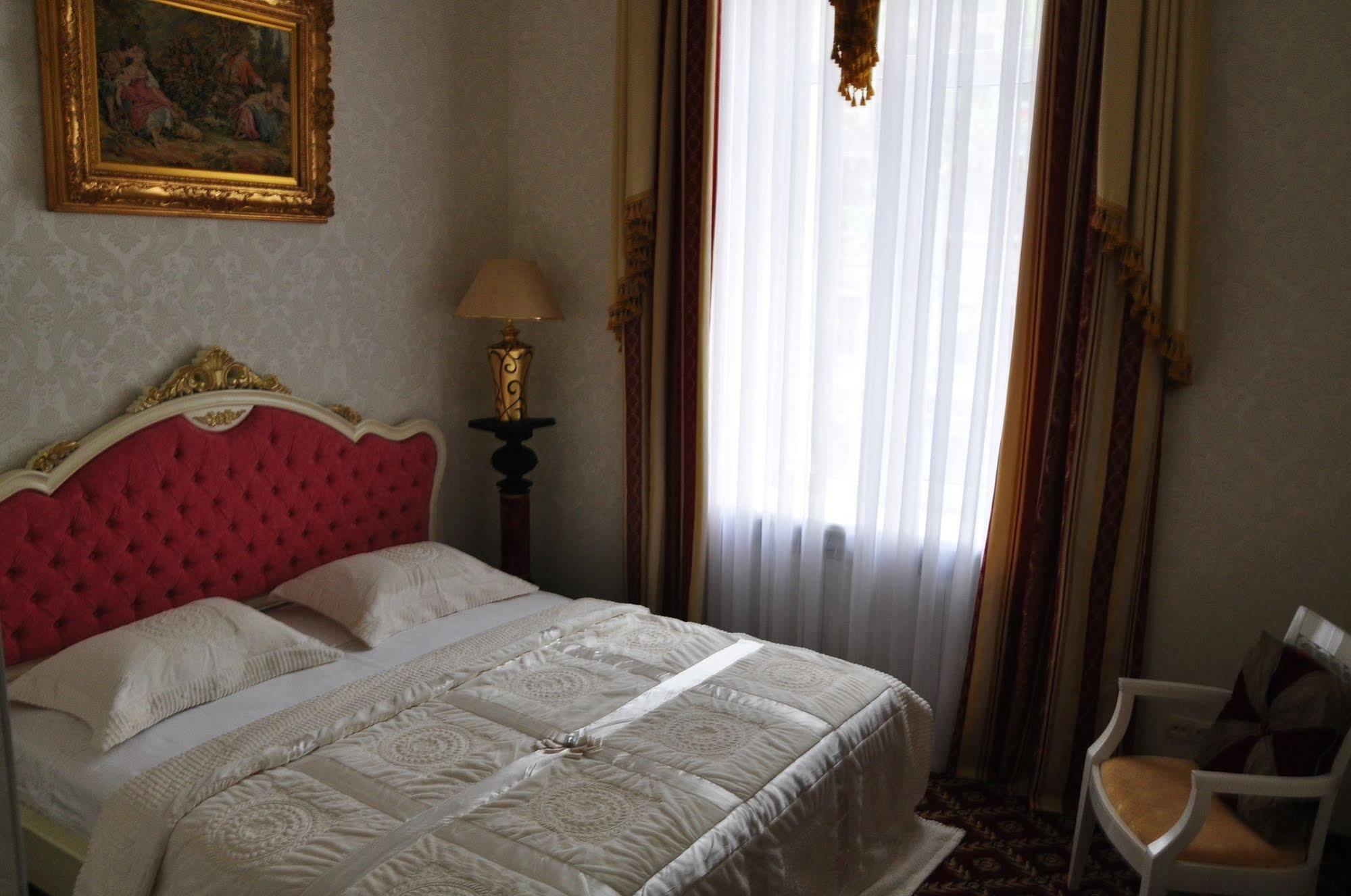 Queen Valery Hotel Одесса Экстерьер фото