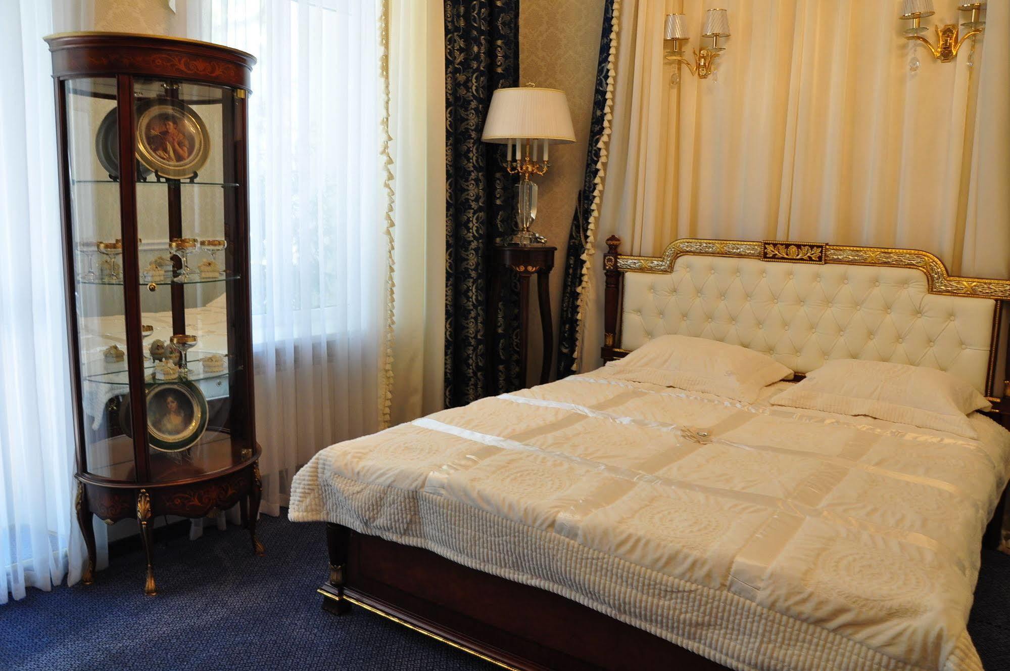 Queen Valery Hotel Одесса Экстерьер фото